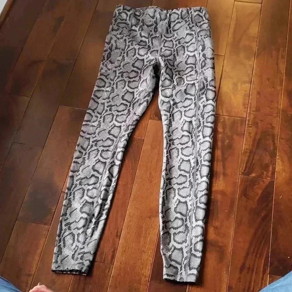 AVIA reptile print pants Stash leggings sz Small 4-6 gray black - Picture 3 of 9